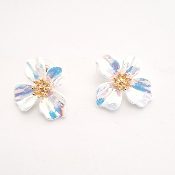 💖2/$30 Boho Gold white Daisy Flower dainty iridescent Stud cottagecore earrings - Picture 8 of 16